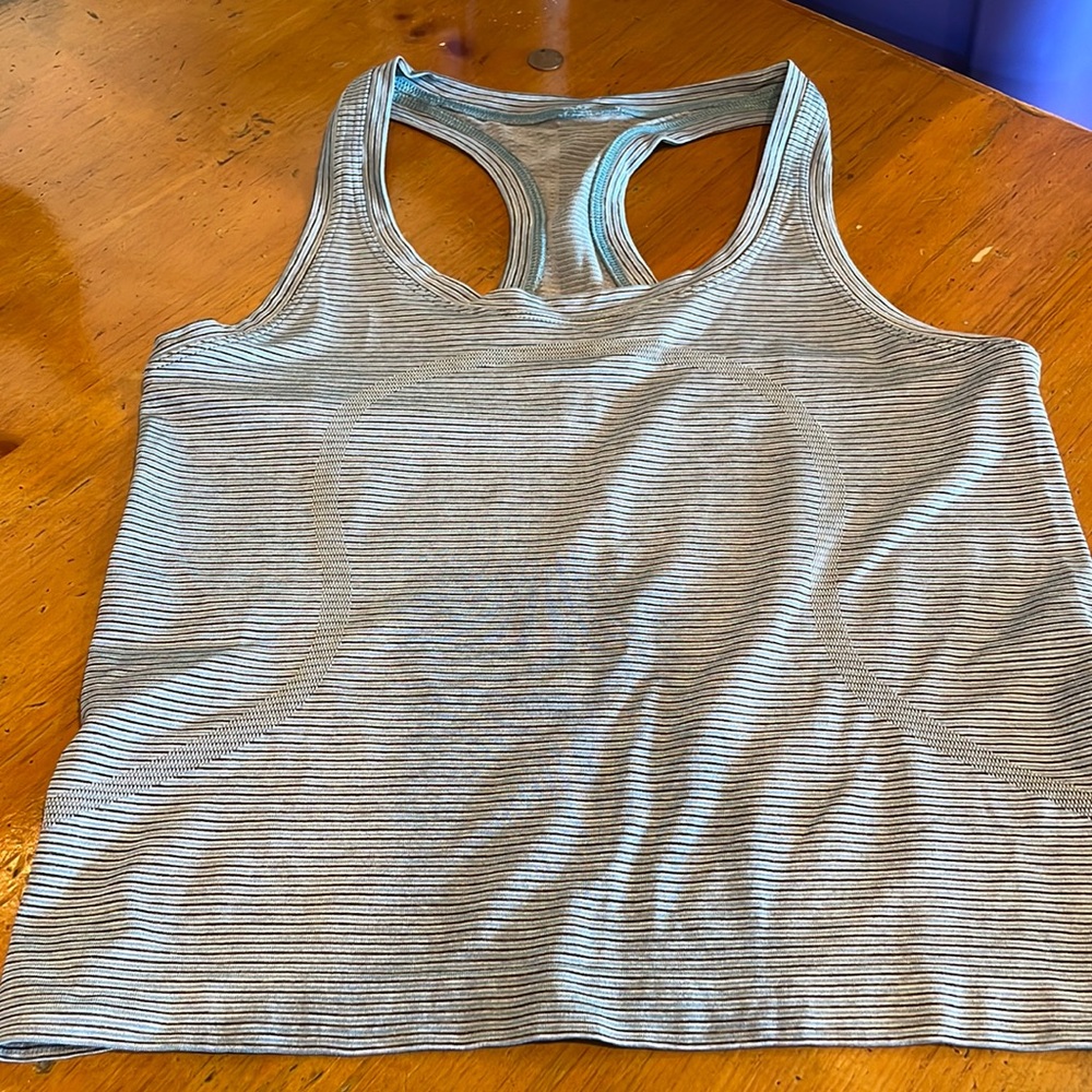 Lululemon swiftly tank size 6 race length black/blue